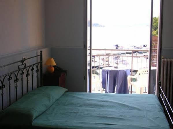 Hotel Capri Lesa Zewnętrze zdjęcie